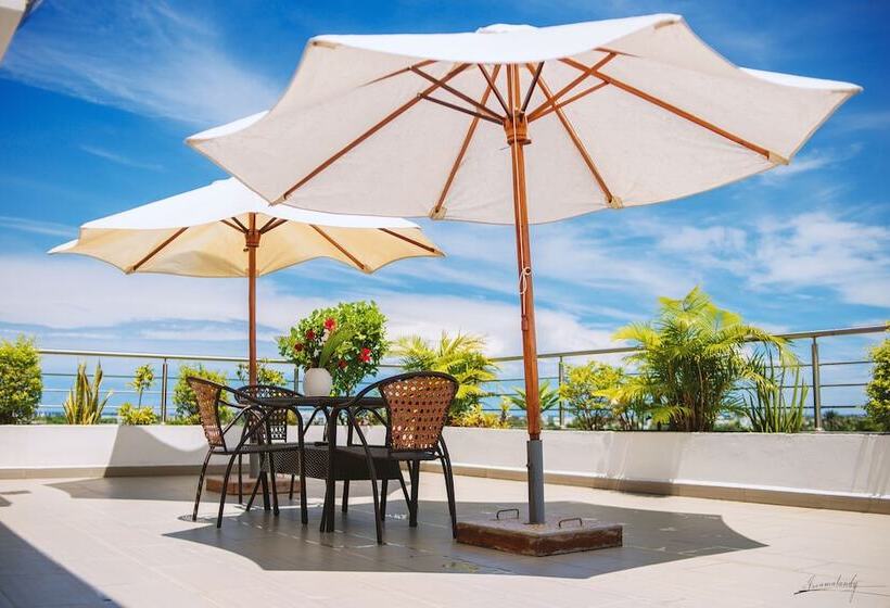 The Streamliner Hotel Apartment