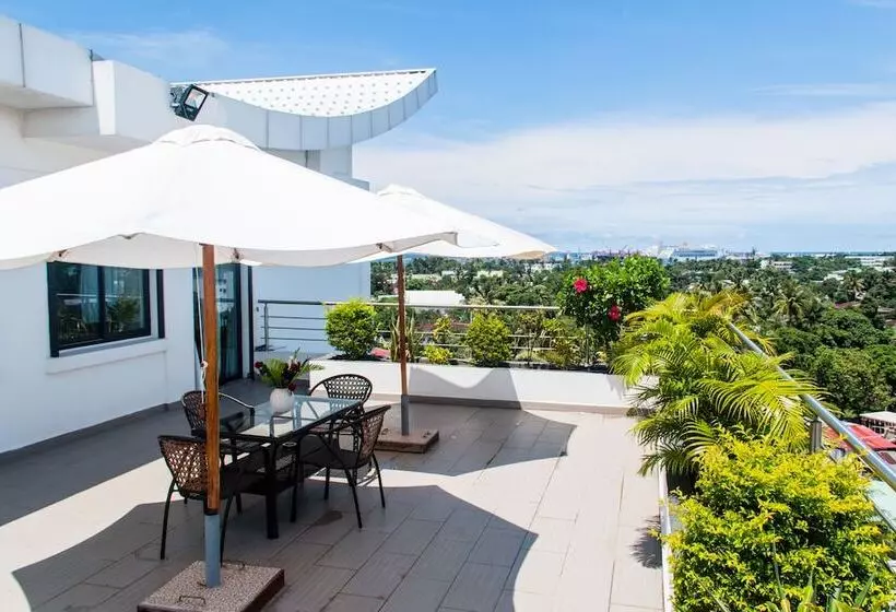 The Streamliner Hotel Apartment