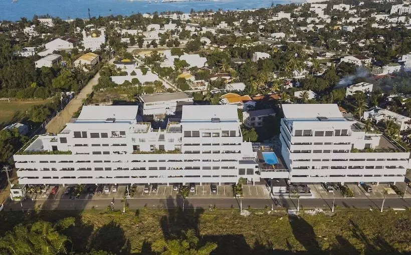 The Streamliner Hotel Apartment