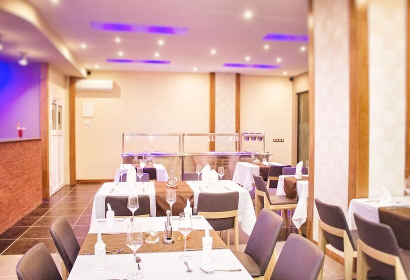 The Streamliner Hotel Apartment