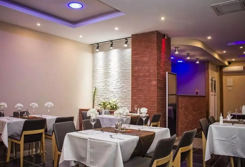 The Streamliner Hotel Apartment