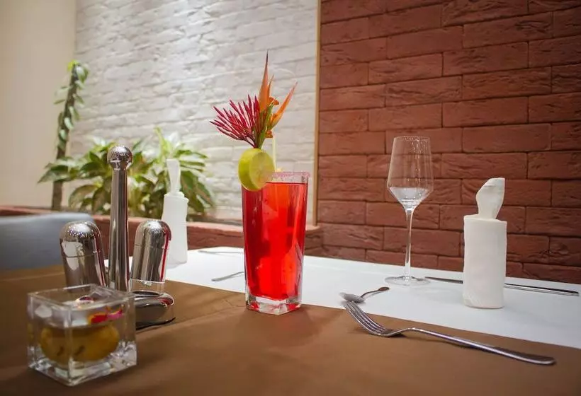 The Streamliner Hotel Apartment