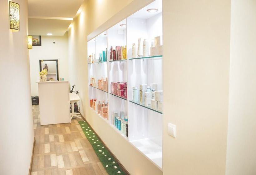 The Streamliner Hotel Apartment