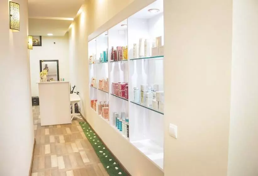 The Streamliner Hotel Apartment