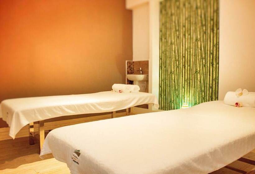 The Streamliner Hotel Apartment