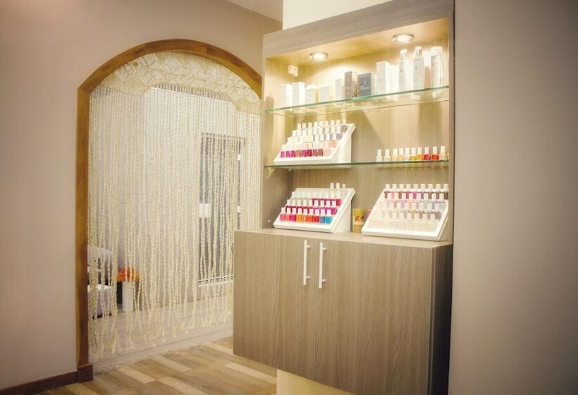 The Streamliner Hotel Apartment