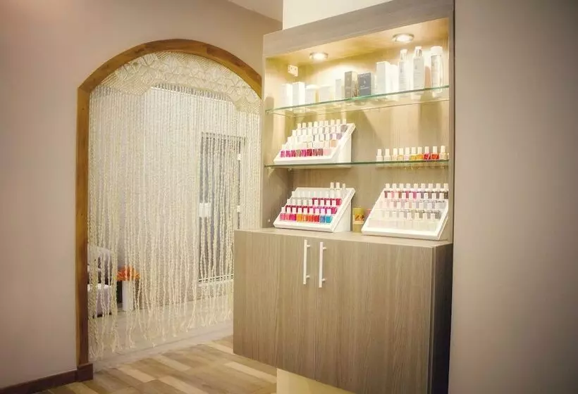 The Streamliner Hotel Apartment