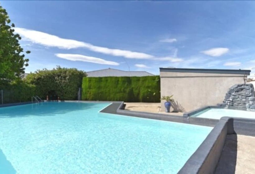 בית מלון כפרי Grove Park Motor Lodge