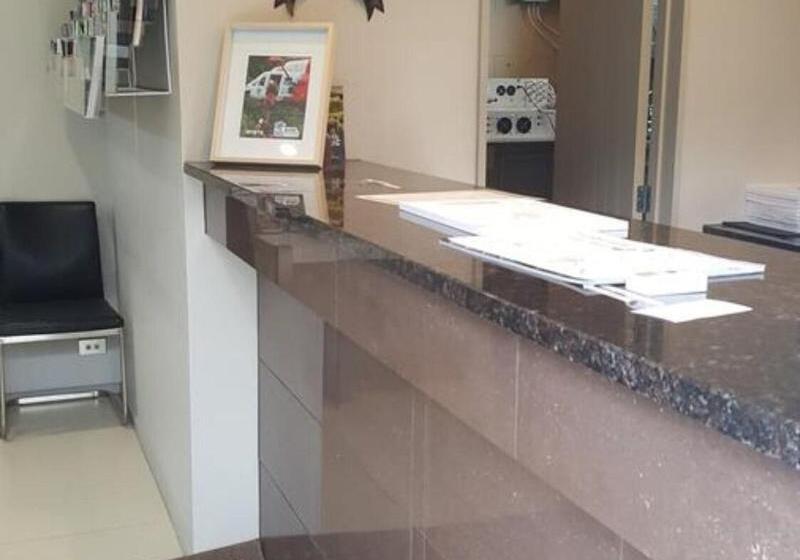 בית מלון כפרי Grove Park Motor Lodge