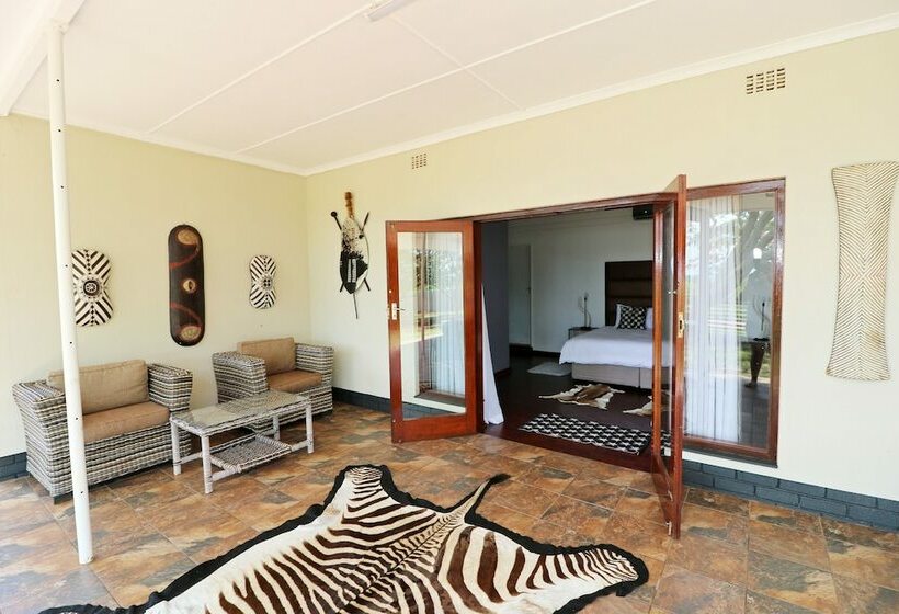 ホテル Msitu Kwetu Lodge & Safaris