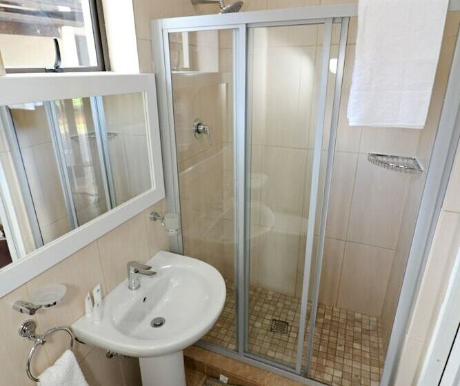 ホテル Msitu Kwetu Lodge & Safaris