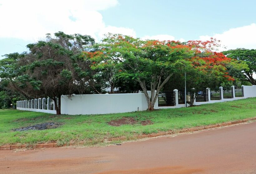 ホテル Msitu Kwetu Lodge & Safaris