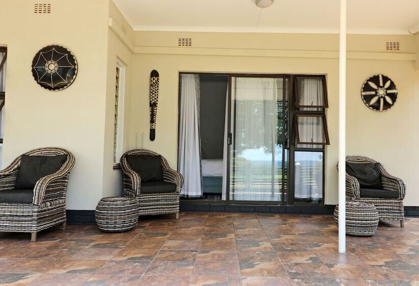 ホテル Msitu Kwetu Lodge & Safaris