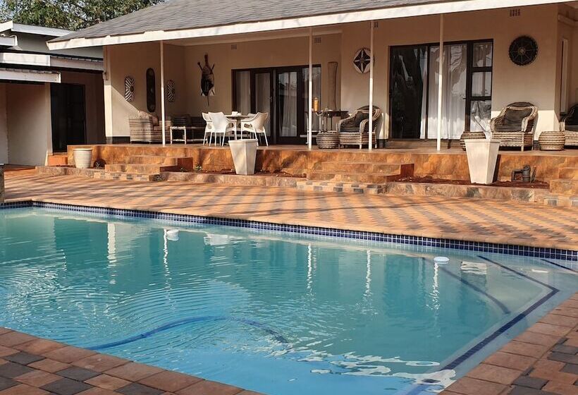 ホテル Msitu Kwetu Lodge & Safaris