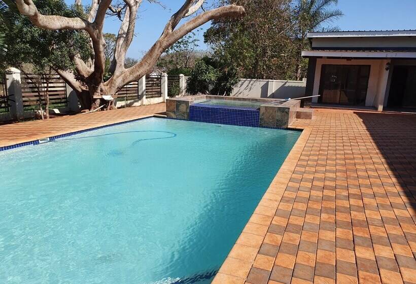 ホテル Msitu Kwetu Lodge & Safaris