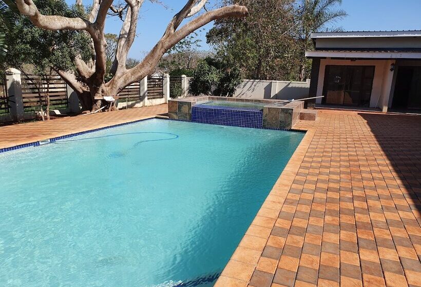 ホテル Msitu Kwetu Lodge & Safaris