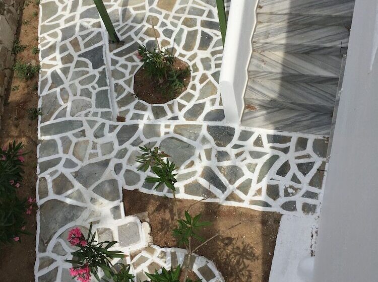 Kostas & Ioanna Studios