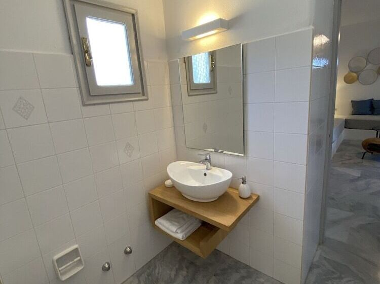 Kostas & Ioanna Studios