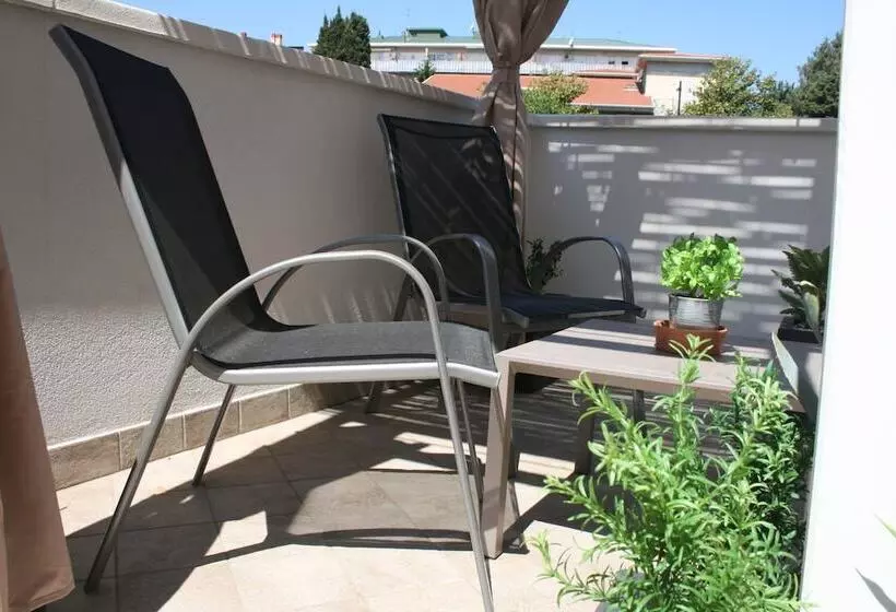 تختخواب و صبحانه Cufà