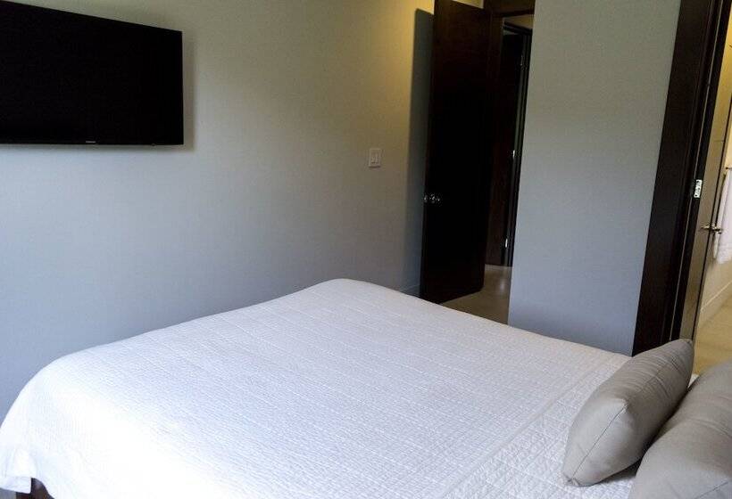 Cr Luxury Los Sueños Condos