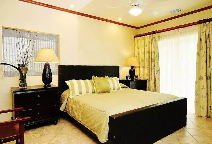 Cr Luxury Los Sueños Condos