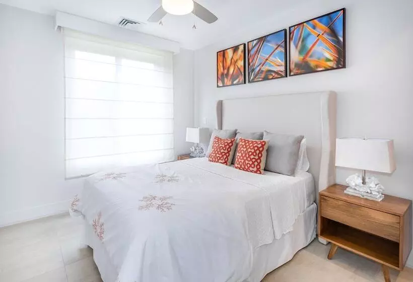 Cr Luxury Los Sueños Condos