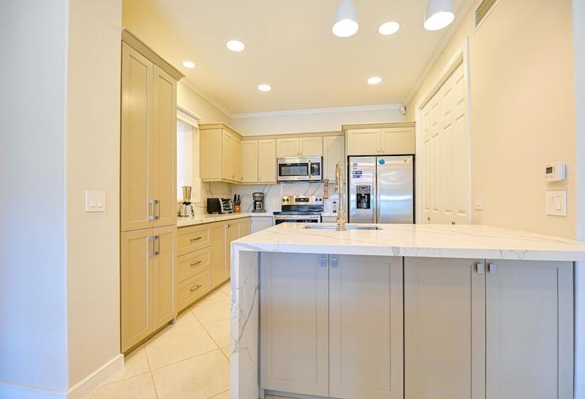 Cr Luxury Los Sueños Condos