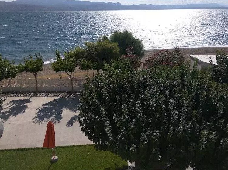 ホテル Pansion Akrogiali