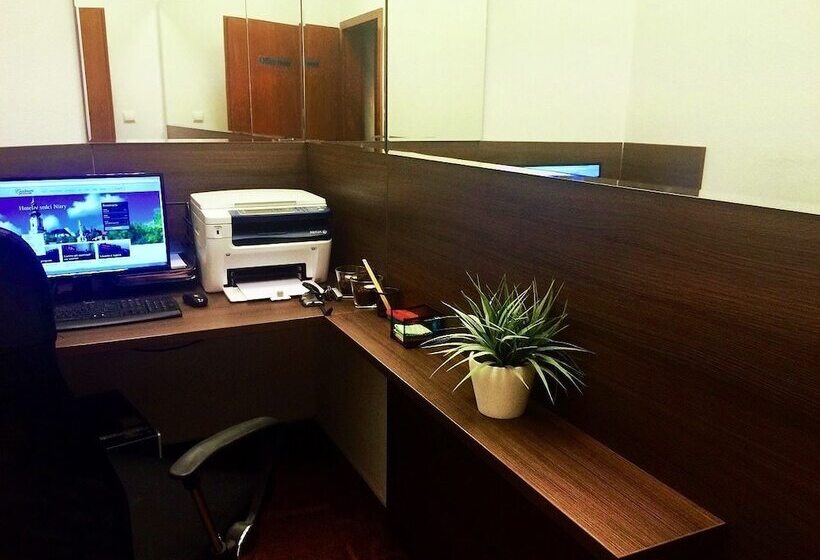 فندق Centrum With Free Parking