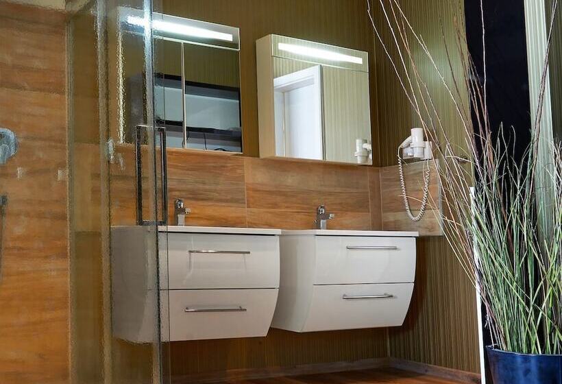 فندق Centrum With Free Parking