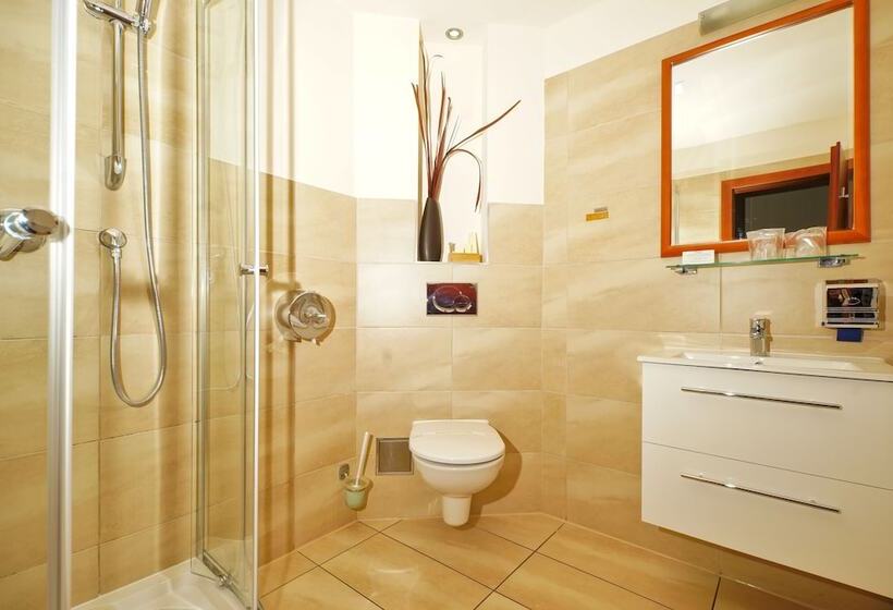 فندق Centrum With Free Parking