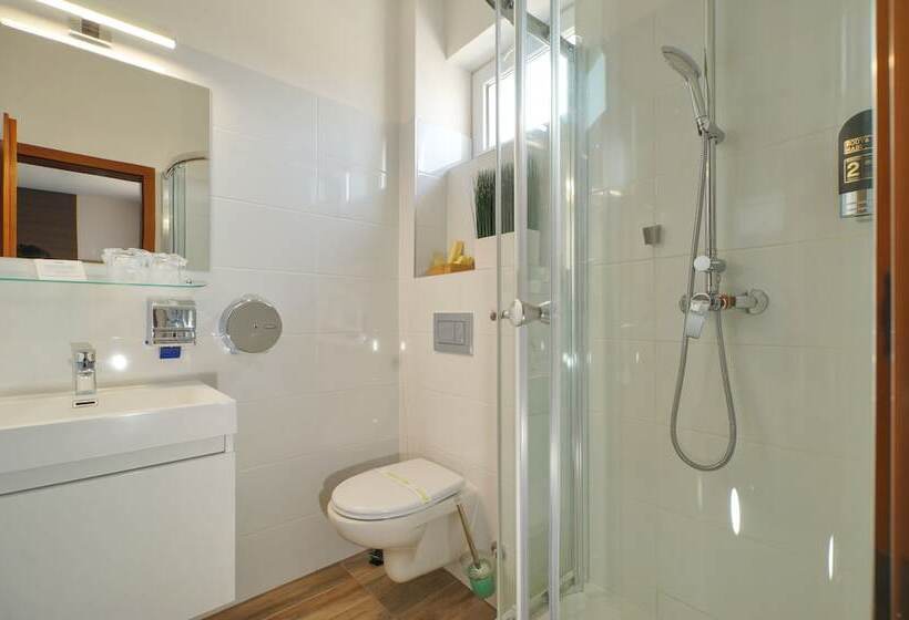 فندق Centrum With Free Parking