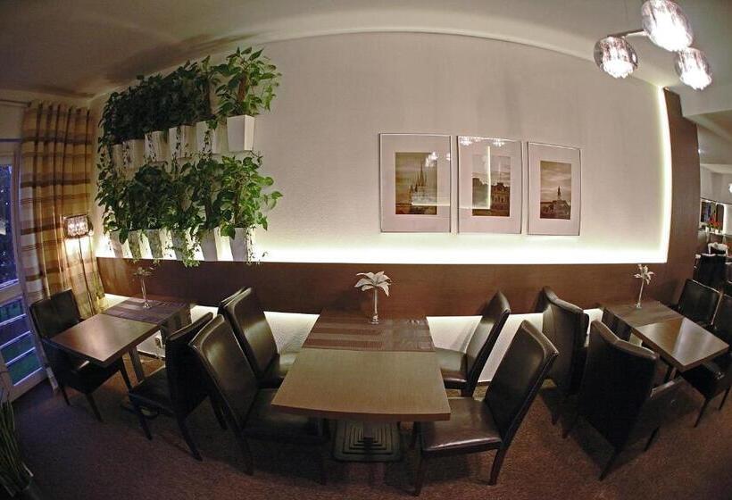 فندق Centrum With Free Parking