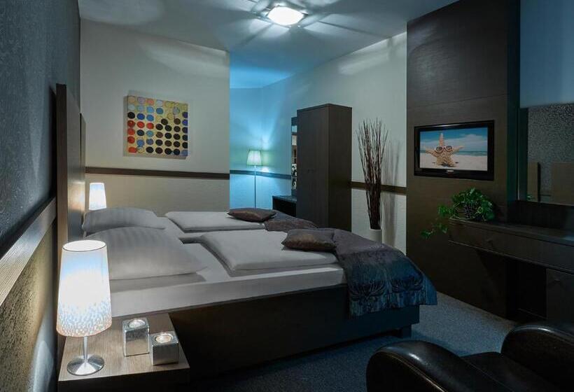 فندق Centrum With Free Parking