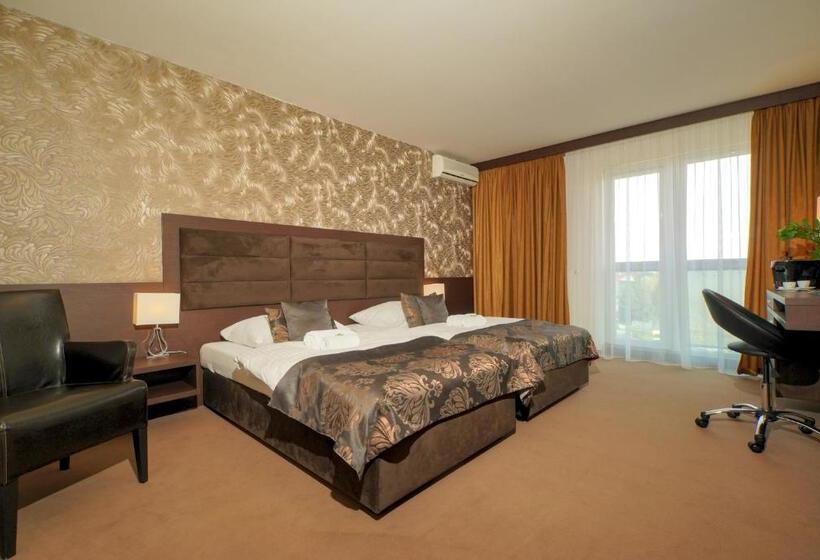 فندق Centrum With Free Parking