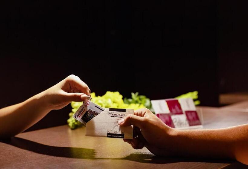 فندق Centrum With Free Parking