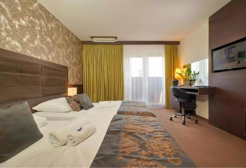 Hotelli Centrum With Free Parking