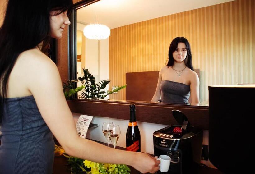 فندق Centrum With Free Parking