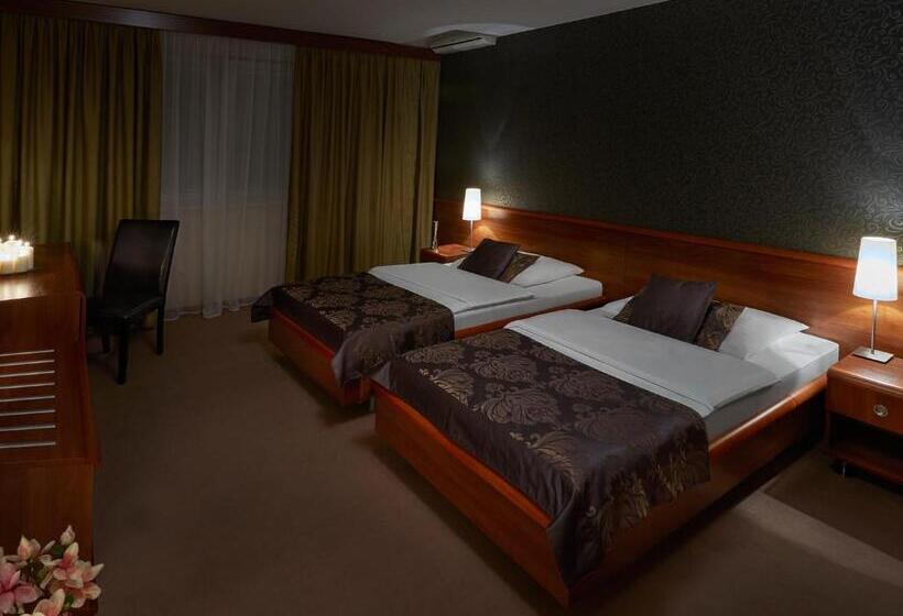 فندق Centrum With Free Parking