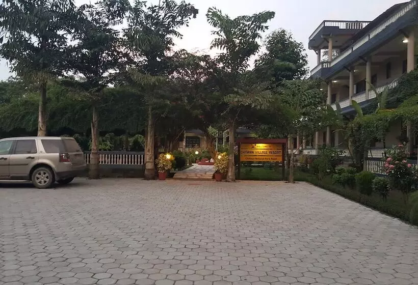 هتل Chitwan Village Resort