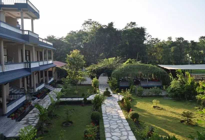 هتل Chitwan Village Resort