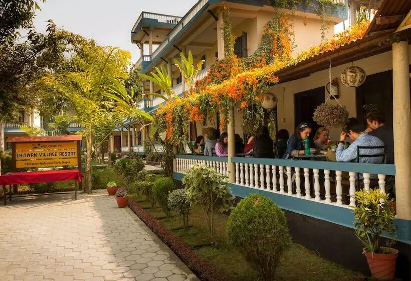 هتل Chitwan Village Resort