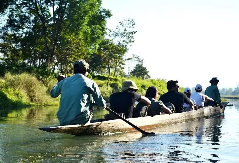 هتل Chitwan Village Resort