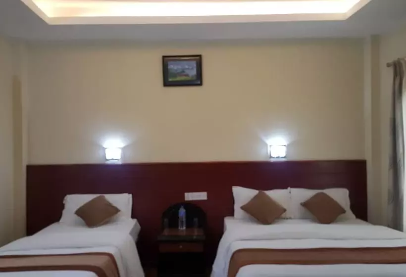 هتل Chitwan Village Resort