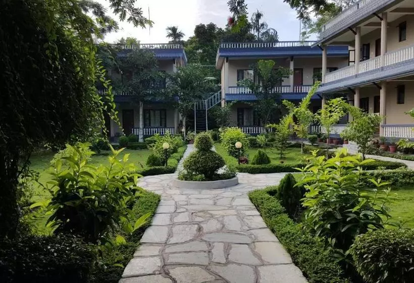 هتل Chitwan Village Resort