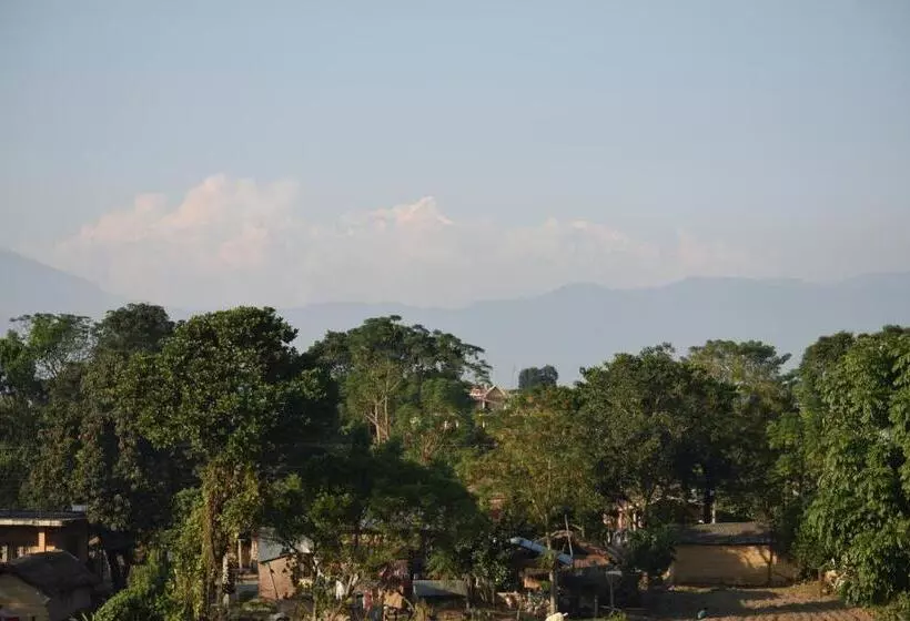 هتل Chitwan Village Resort