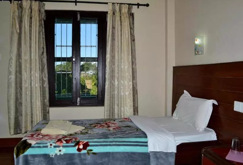 هتل Chitwan Village Resort