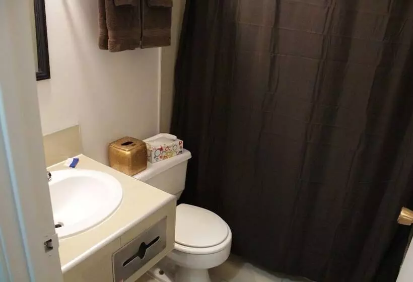 Hotelli Morinville Plaza & Suites