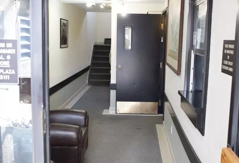 Hotelli Morinville Plaza & Suites