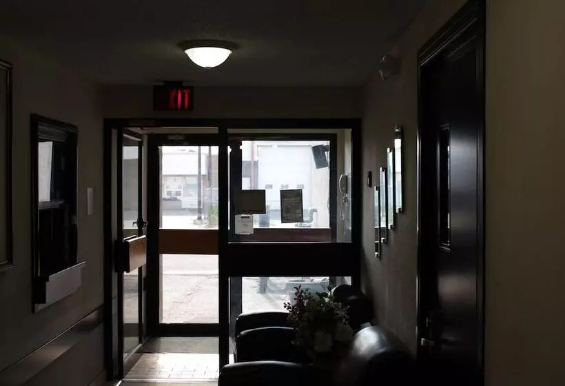 Hotelli Morinville Plaza & Suites